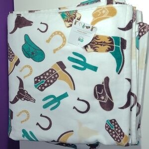 TRULY LOU 100 %COTTON.  2 BATHTOWEL/ Beach COWBOY BOOTS WESTERN THEMED NWT